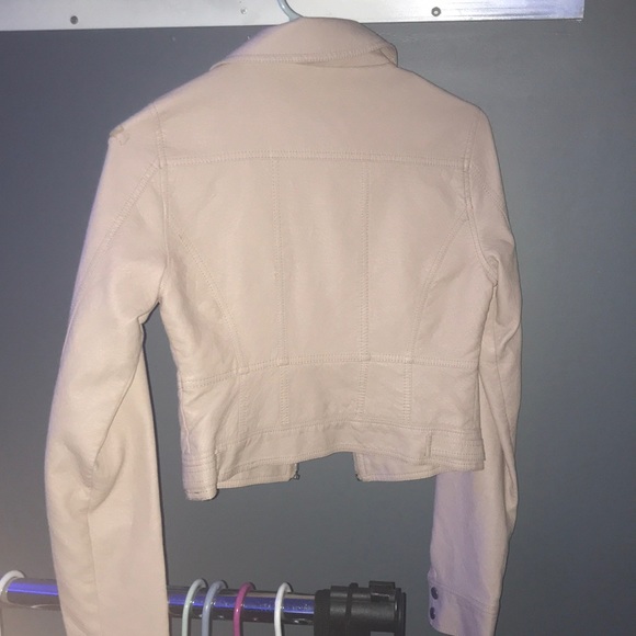 leather jacket - Picture 2 of 3